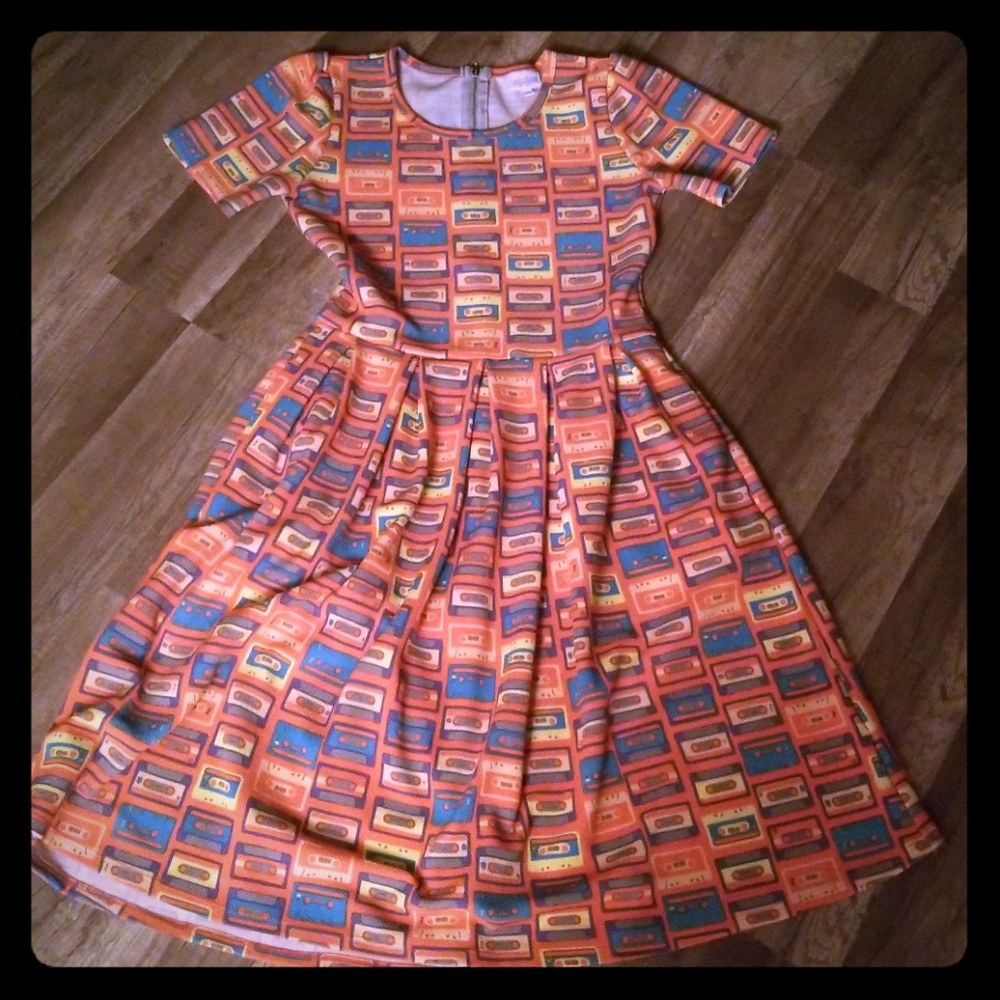 LulaRoe Ameila - Picture 1 of 1